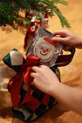 Praznujte praznično sezono z našo ekskluzivno božično izdajo kave UFO: predst...